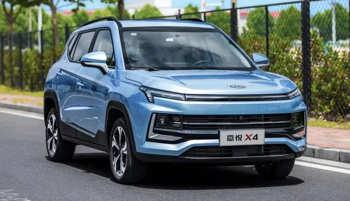 Future Lada sur base chinoise Jac Sehol x4